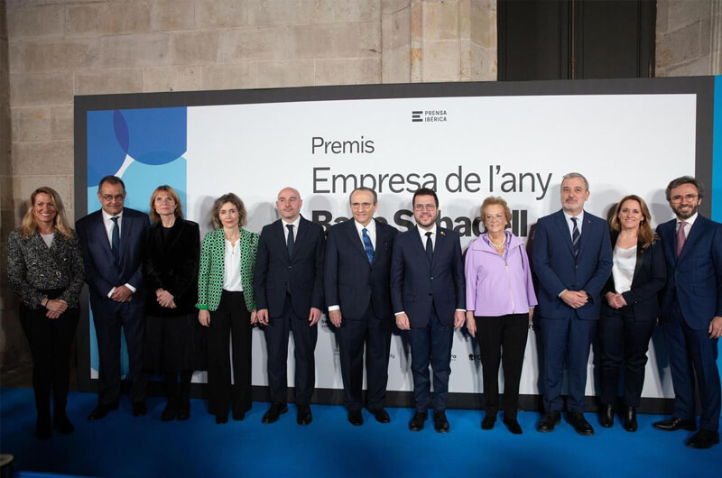 Maria Eugènia Gay, teniente de alcalde del Ayuntamiento de Barcelona; Albert Sáez, director de EL PERIÓDICO; Lluïsa Moret, presidenta de la Diputació de Barcelona; Ainhoa Moll, directora editorial y adjunta a Presidencia de Prensa Ibérica; Carlos Prieto, delegado del Gobierno; Javier Moll, presidente de Prensa Ibérica; Pere Aragonès, president de la Generalitat; Arantza Sarasola, vicepresidenta de Prensa Ibérica; Jaume Collboni, alcalde de Barcelona; Natàlia Mas Guix, consellera de Economia, y Aitor Moll, CEO de Prensa Ibérica.