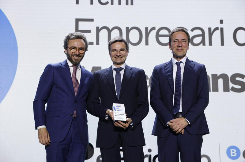Entrega del Premi Empresari de l’Any a Marco Sansavini, presidente de Vueling. Le entregan el premio Carlos Ventura, director general de Banc Sabadell, y Aitor Moll, CEO de Prensa Ibérica.