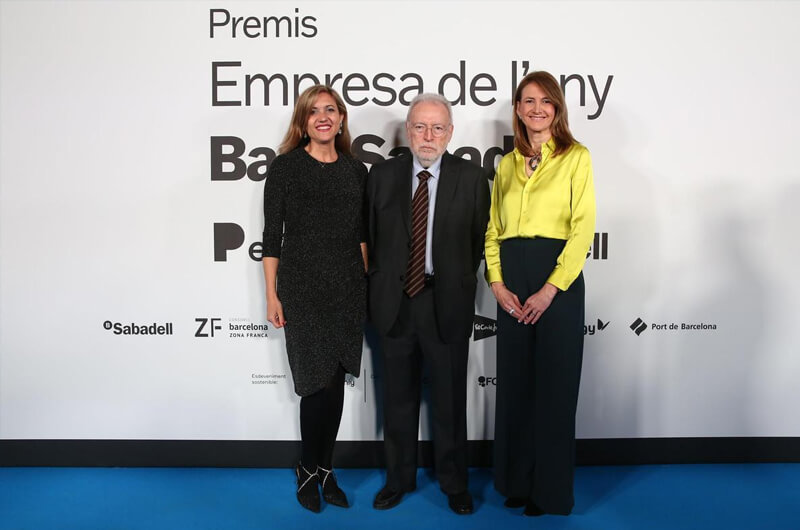 Chantal Moll de Alba, directora de la Cátedra de Derecho Registral de la UB, junto a Joan Tapia y Carmen Poveda, del Comité Editorial de Prensa Ibérica.