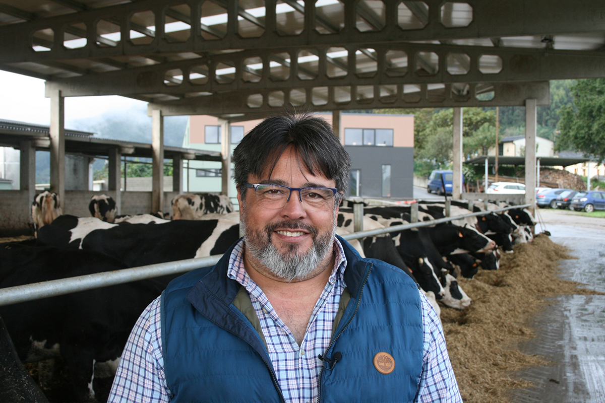 Juan José Fraga, ganadero y propietario de las explotaciones Narxosé y Casa Barbeiro situadas en Galicia - Foto: Nestlé