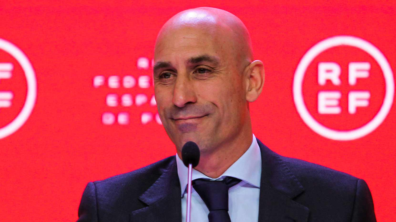 Más allá del terreno de juego.